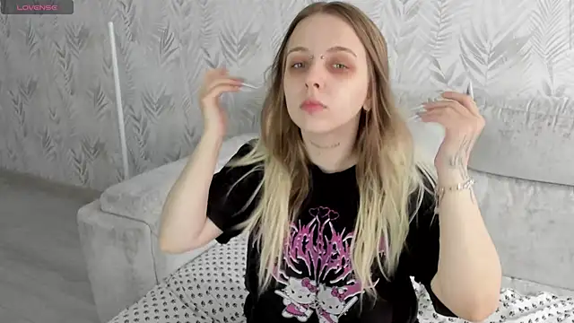 Alice Halle online show from 04/15/26, 10:10