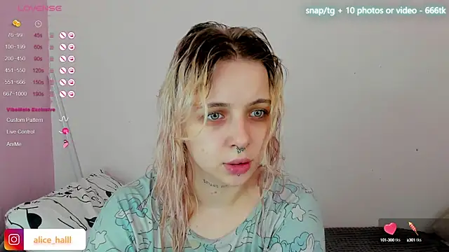 Snapshot of Alice_Halle chatting on 02/19/25, 11:28 Alice Halle online show from 02/19/25, 11:28