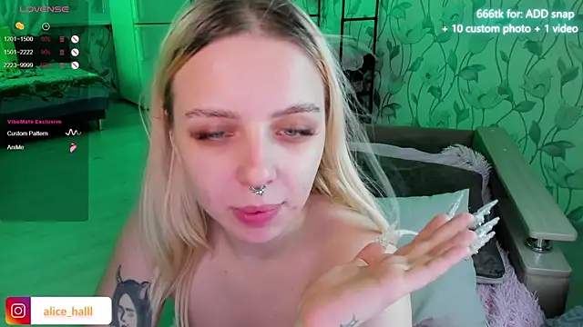 Snapshot of Alice_Halle chatting on 01/03/25, 11:55 Alice Halle online show from 01/03/25, 11:55