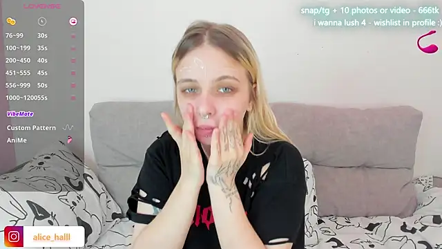 Snapshot of Alice_Halle chatting on 03/08/25, 08:44 Alice Halle online show from 03/08/25, 08:44