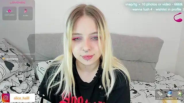 Snapshot of Alice_Halle chatting on 03/08/25, 07:09 Alice Halle online show from 03/08/25, 07:09
