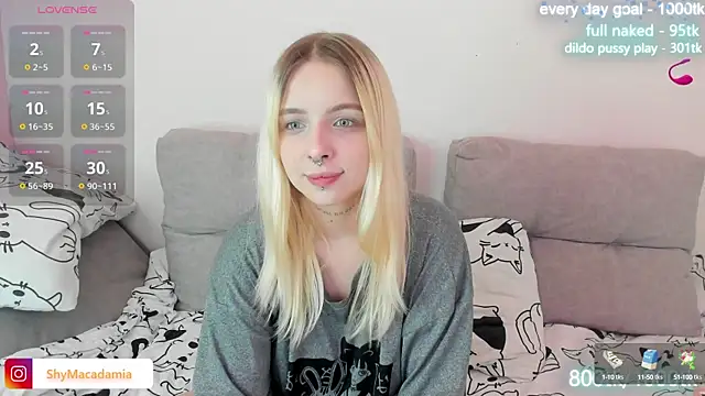 Snapshot of Alice_Halle chatting on 03/09/25, 06:54 Alice Halle online show from 03/09/25, 06:54