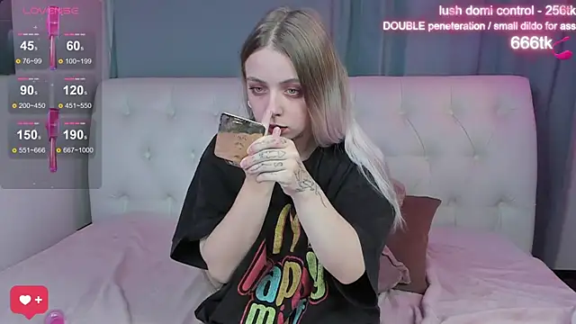 Alice Halle online show from 10/20/25, 02:46