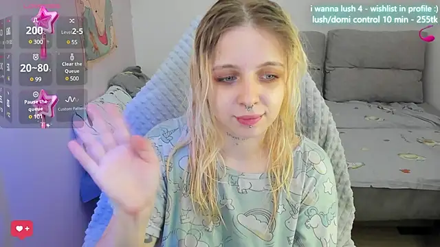 Snapshot of Alice_Halle chatting on 03/22/25, 01:52 Alice Halle online show from 03/22/25, 01:52