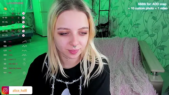 Snapshot of Alice_Halle chatting on 01/02/25, 07:23 Alice Halle online show from 01/02/25, 07:23