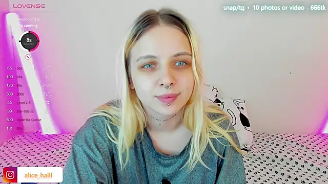 Snapshot of Alice_Halle chatting on 02/02/25, 07:35 Alice Halle online show from 02/02/25, 07:35