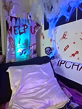 Snapshot of SpicyVicky chatting on 10/18/25, 04:58 SpicyVicky online show from 10/18/25, 04:58