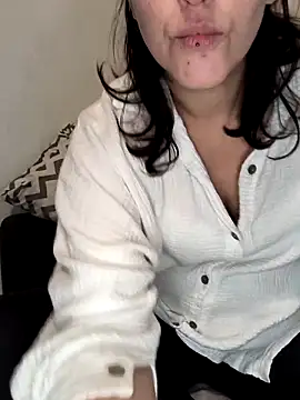 Linalicious online show from 05/15/26, 06:06