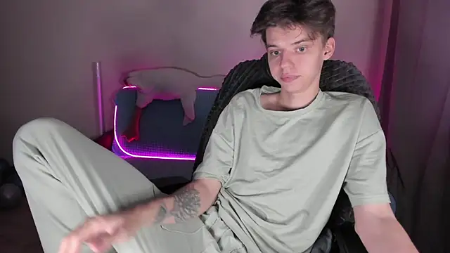 Liam sexy1 online show from 10/14/25, 02:17