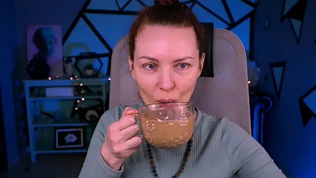 VandaRossi online show from 03/19/25, 05:30