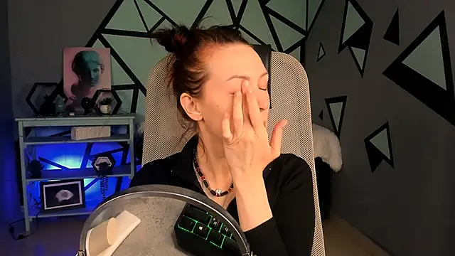 VandaRossi online show from 10/11/25, 06:47