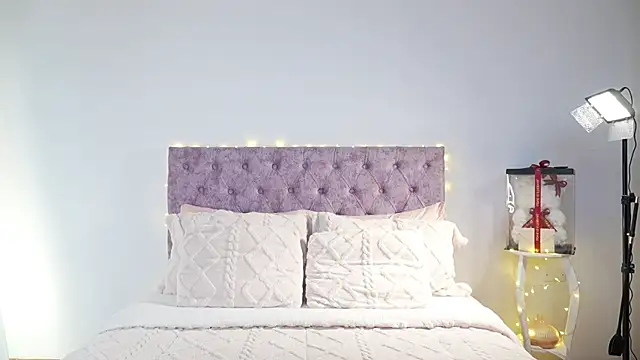 samantha evans2 online show from 02/18/26, 12:08