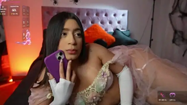 Snapshot of samantha_evans2 chatting on 10/29/25, 12:31 samantha evans2 online show from 10/29/25, 12:31