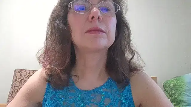 Snapshot of HollyJewel chatting on 06/19/26, 04:13 HollyJewel online show from 06/19/26, 04:13