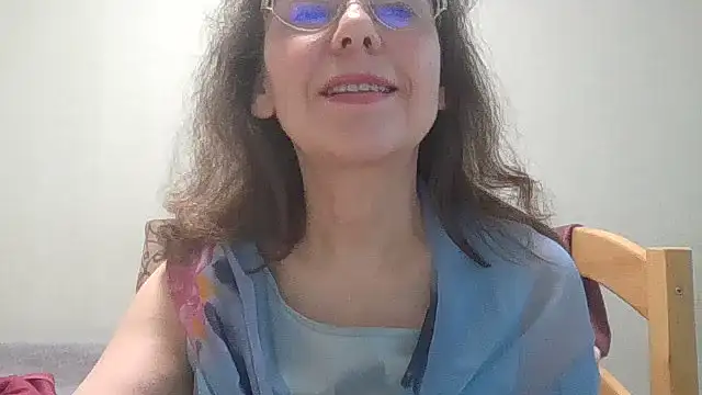 Snapshot of HollyJewel chatting on 06/05/26, 04:56 HollyJewel online show from 06/05/26, 04:56
