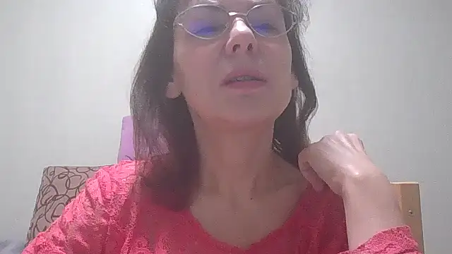 Snapshot of HollyJewel chatting on 02/11/25, 05:40 HollyJewel online show from 02/11/25, 05:40