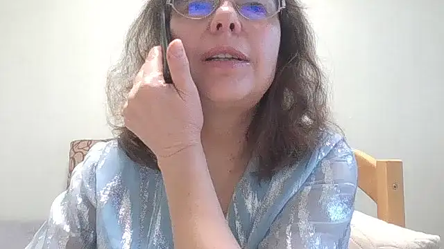 Snapshot of HollyJewel chatting on 03/02/26, 01:40 HollyJewel online show from 03/02/26, 01:40