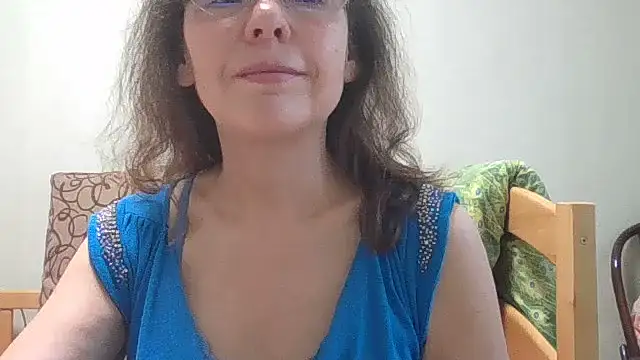 Snapshot of HollyJewel chatting on 06/26/26, 04:13 HollyJewel online show from 06/26/26, 04:13