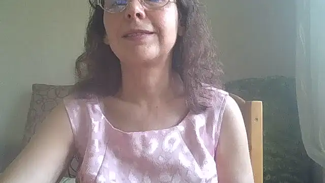 Snapshot of HollyJewel chatting on 05/22/26, 11:52 HollyJewel online show from 05/22/26, 11:52