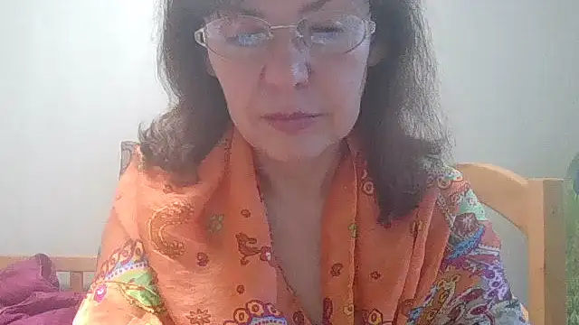 Snapshot of HollyJewel chatting on 05/26/26, 04:16 HollyJewel online show from 05/26/26, 04:16