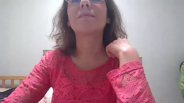 Snapshot of HollyJewel chatting on 10/15/25, 03:42 HollyJewel online show from 10/15/25, 03:42
