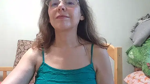 Snapshot of HollyJewel chatting on 07/15/26, 04:25 HollyJewel online show from 07/15/26, 04:25