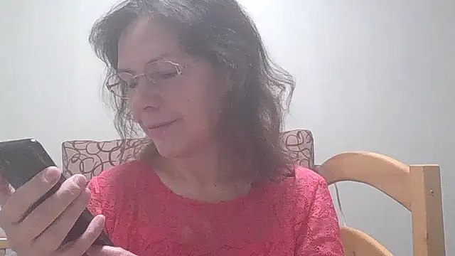 Snapshot of HollyJewel chatting on 02/14/25, 04:31 HollyJewel online show from 02/14/25, 04:31
