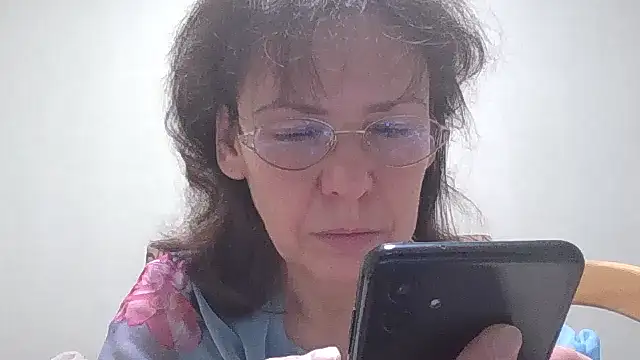 Snapshot of HollyJewel chatting on 03/12/25, 04:46 HollyJewel online show from 03/12/25, 04:46