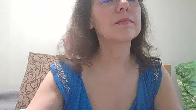 Snapshot of HollyJewel chatting on 06/15/26, 05:12 HollyJewel online show from 06/15/26, 05:12
