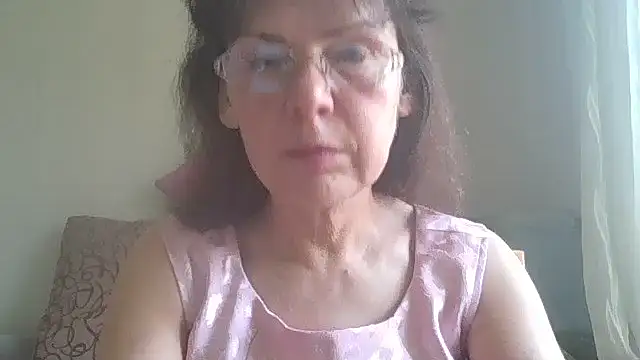 Snapshot of HollyJewel chatting on 05/21/26, 10:23 HollyJewel online show from 05/21/26, 10:23