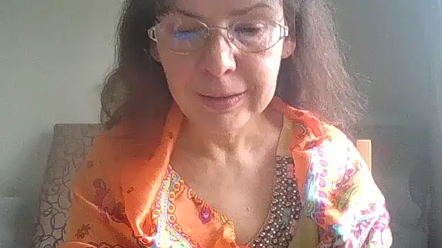 Snapshot of HollyJewel chatting on 05/29/26, 01:17 HollyJewel online show from 05/29/26, 01:17