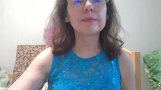 Snapshot of HollyJewel chatting on 06/18/26, 04:23 HollyJewel online show from 06/18/26, 04:23