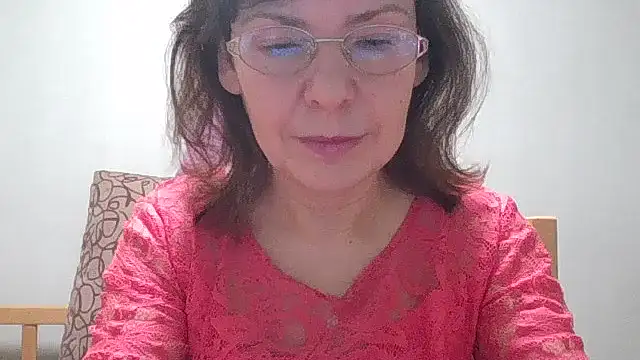 Snapshot of HollyJewel chatting on 01/05/26, 06:33 HollyJewel online show from 01/05/26, 06:33