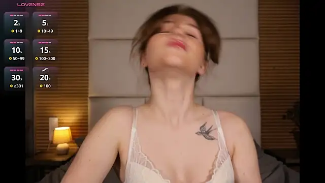Snapshot of AliceBellamy chatting on 04/28/26, 02:49 AliceBellamy online show from 04/28/26, 02:49