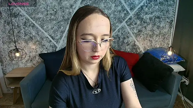 Liaroberts1 online show from 06/04/26, 02:00