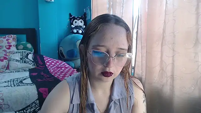 Snapshot of Liaroberts1 chatting on 03/20/25, 12:00 Liaroberts1 online show from 03/20/25, 12:00