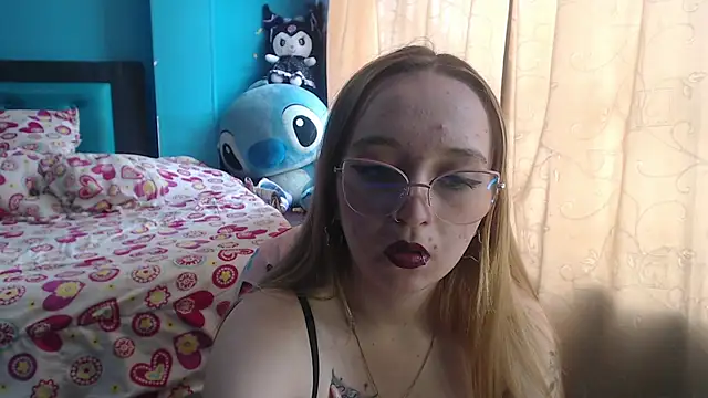 Snapshot of Liaroberts1 chatting on 03/06/25, 02:51 Liaroberts1 online show from 03/06/25, 02:51
