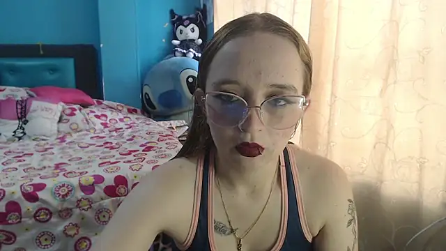 Snapshot of Liaroberts1 chatting on 02/27/25, 12:01 Liaroberts1 online show from 02/27/25, 12:01