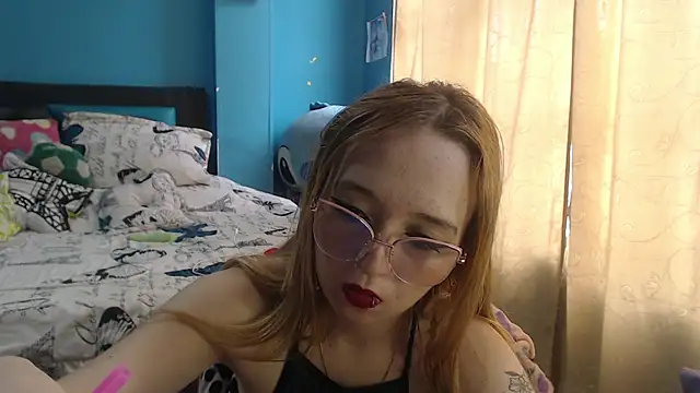 Snapshot of Liaroberts1 chatting on 02/19/25, 03:05 Liaroberts1 online show from 02/19/25, 03:05