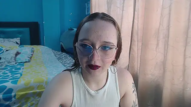 Snapshot of Liaroberts1 chatting on 03/17/25, 12:04 Liaroberts1 online show from 03/17/25, 12:04