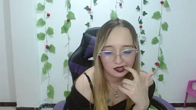 Liaroberts1 online show from 05/09/26, 04:49