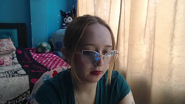 Snapshot of Liaroberts1 chatting on 03/18/25, 03:01 Liaroberts1 online show from 03/18/25, 03:01