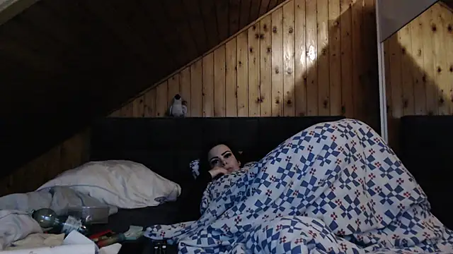 BoeseMoni1998 online show from 10/26/25, 08:42