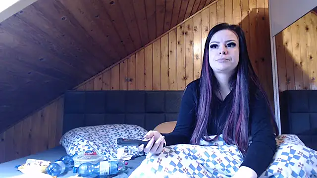 BoeseMoni1998 online show from 11/28/25, 10:59