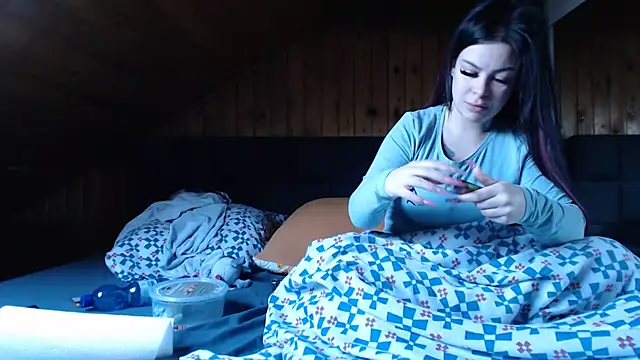 BoeseMoni1998 online show from 12/18/25, 10:19