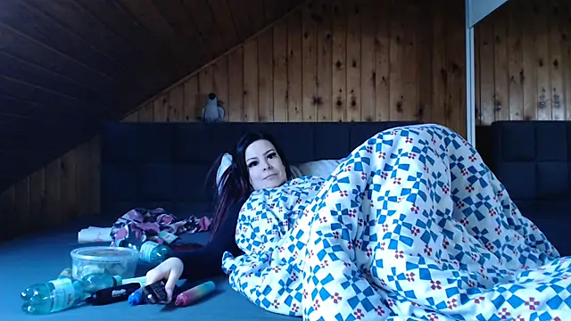 BoeseMoni1998 online show from 10/30/25, 09:07