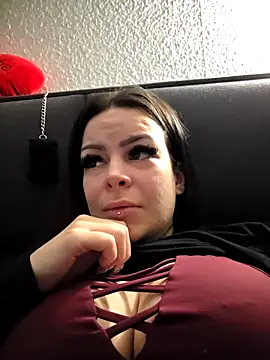 BoeseMoni1998 online show from 04/15/26, 09:37