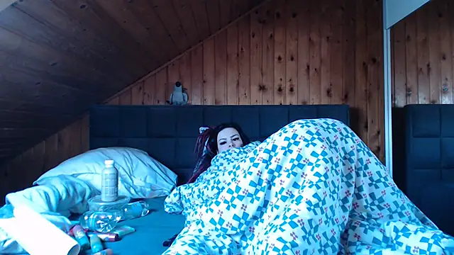 BoeseMoni1998 online show from 10/19/25, 08:39