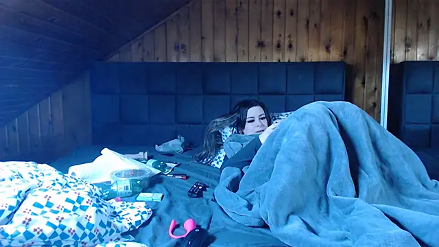 BoeseMoni1998 online show from 03/18/25, 03:12