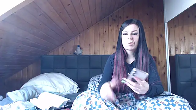 BoeseMoni1998 online show from 10/18/25, 10:17